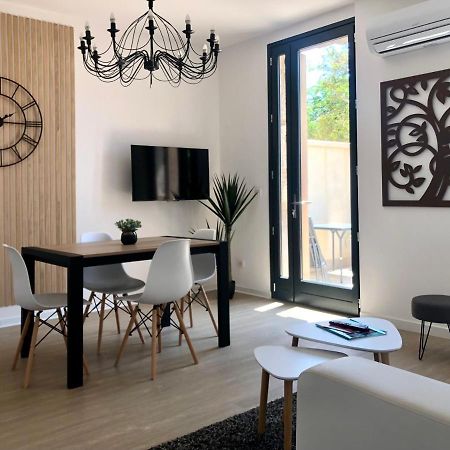 אגדה Cote Jardin Est Un Spacieux Et Lumineux T3, Entierement Renove, A 2 Pas De L'Herault Et A 10Min Du Bord De Mer Proche Du Centre Historique Et Du Fabuleux Chateau Laurens, Vous Apprecierez Le Calme De Sa Belle Terrasse Et La Vue Superbe Sur Le Jardin מראה חיצוני תמונה