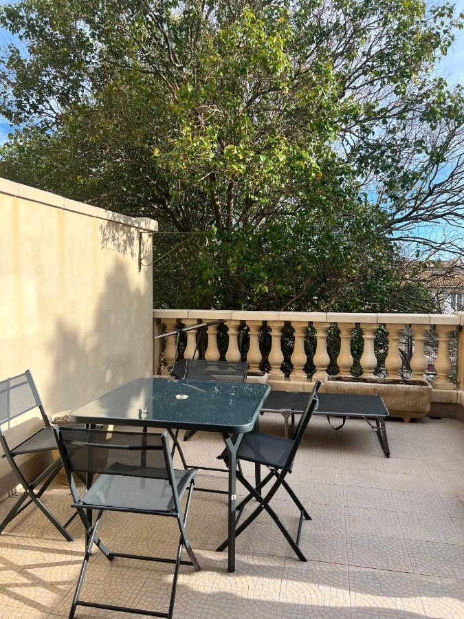 אגדה Cote Jardin Est Un Spacieux Et Lumineux T3, Entierement Renove, A 2 Pas De L'Herault Et A 10Min Du Bord De Mer Proche Du Centre Historique Et Du Fabuleux Chateau Laurens, Vous Apprecierez Le Calme De Sa Belle Terrasse Et La Vue Superbe Sur Le Jardin מראה חיצוני תמונה